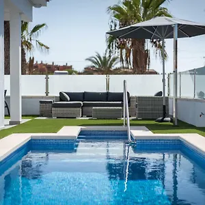 Luxurious 5* - 300m2 - Private Heated Pool - Garage - Wifi Villa